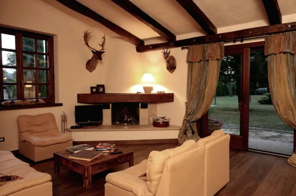 I Lari Castel Del Monte Bed & Breakfast Кастел дел Монте Екстериор снимка